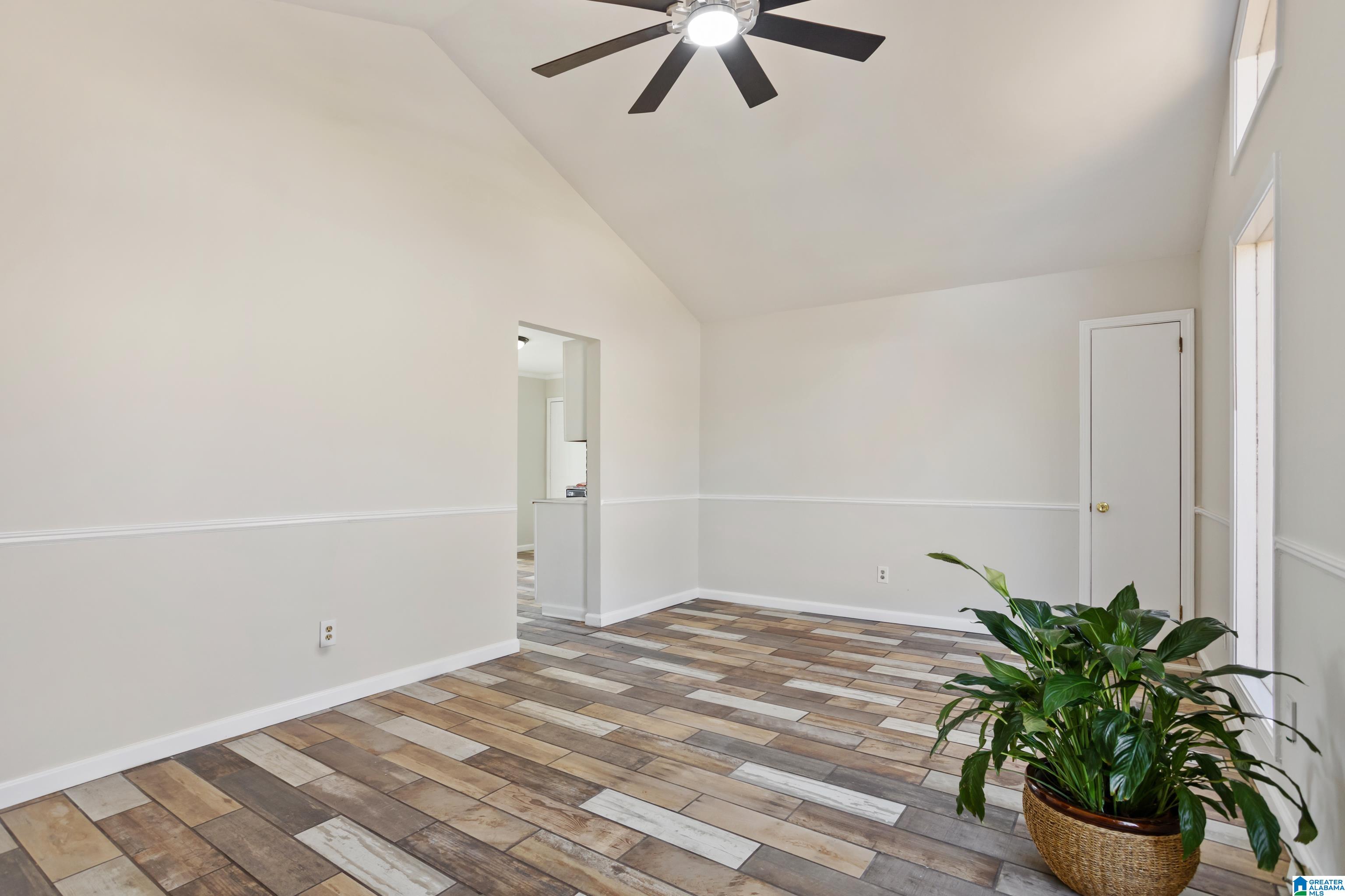 5901 Creekwood Road Birmingham, AL 35210 - Photo 4 of 41