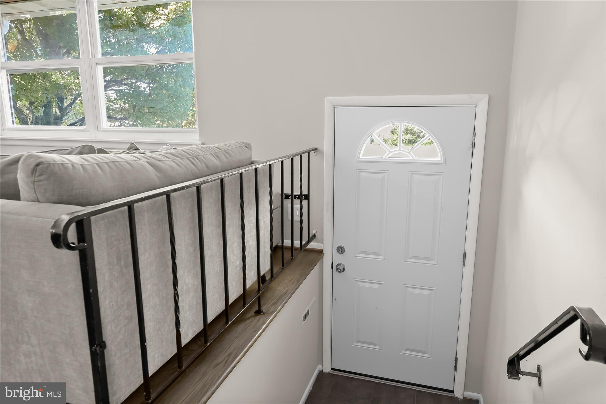 5663 Chelwynd Road Baltimore, MD 21227 - Photo 7 of 44 Foyer