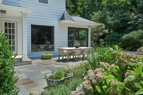 $1,599,000 | 40 Kings Court, Chappaqua, NY 10514