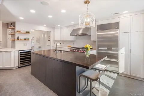 $1,599,000 | 40 Kings Court, Chappaqua, NY 10514