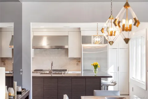 $1,599,000 | 40 Kings Court, Chappaqua, NY 10514
