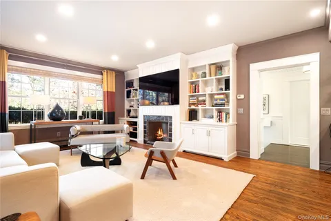 $1,599,000 | 40 Kings Court, Chappaqua, NY 10514