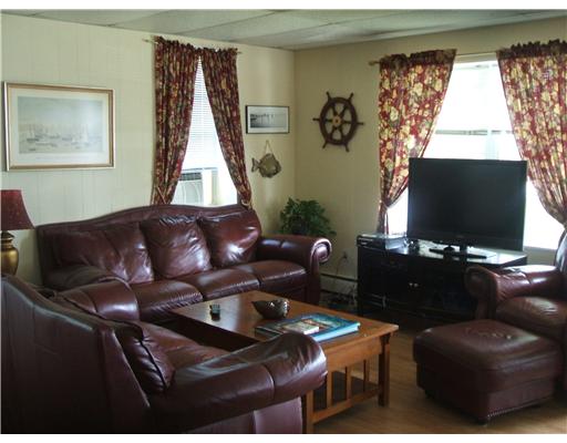 240 Purgatory Road, Unit 5 Middletown, RI 02842 - Photo 6 of 14 Living Room.