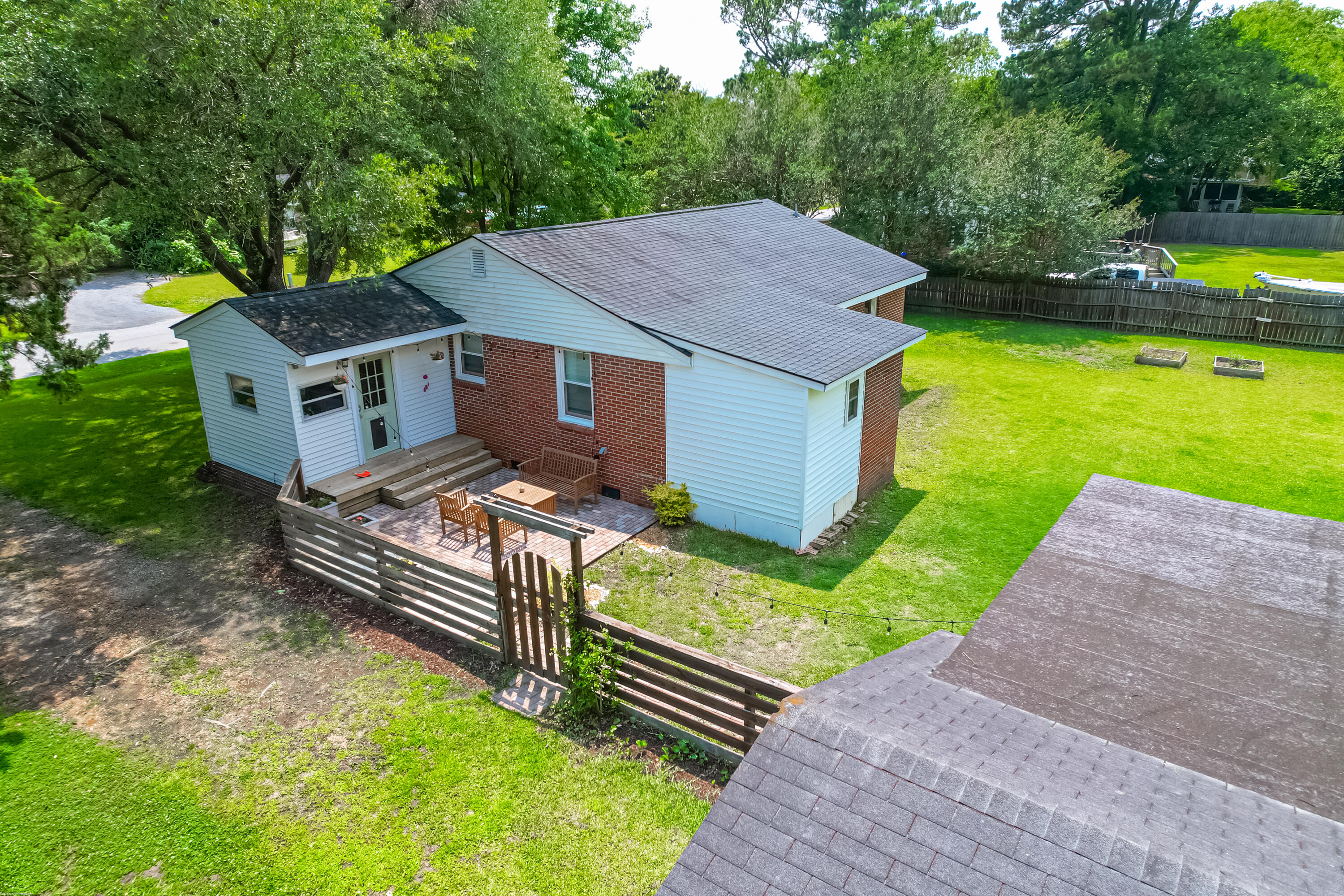 728 Windward Road James Island, SC 29412 - Photo 4 of 44 728 windward -tidalcreekphoto- (6)