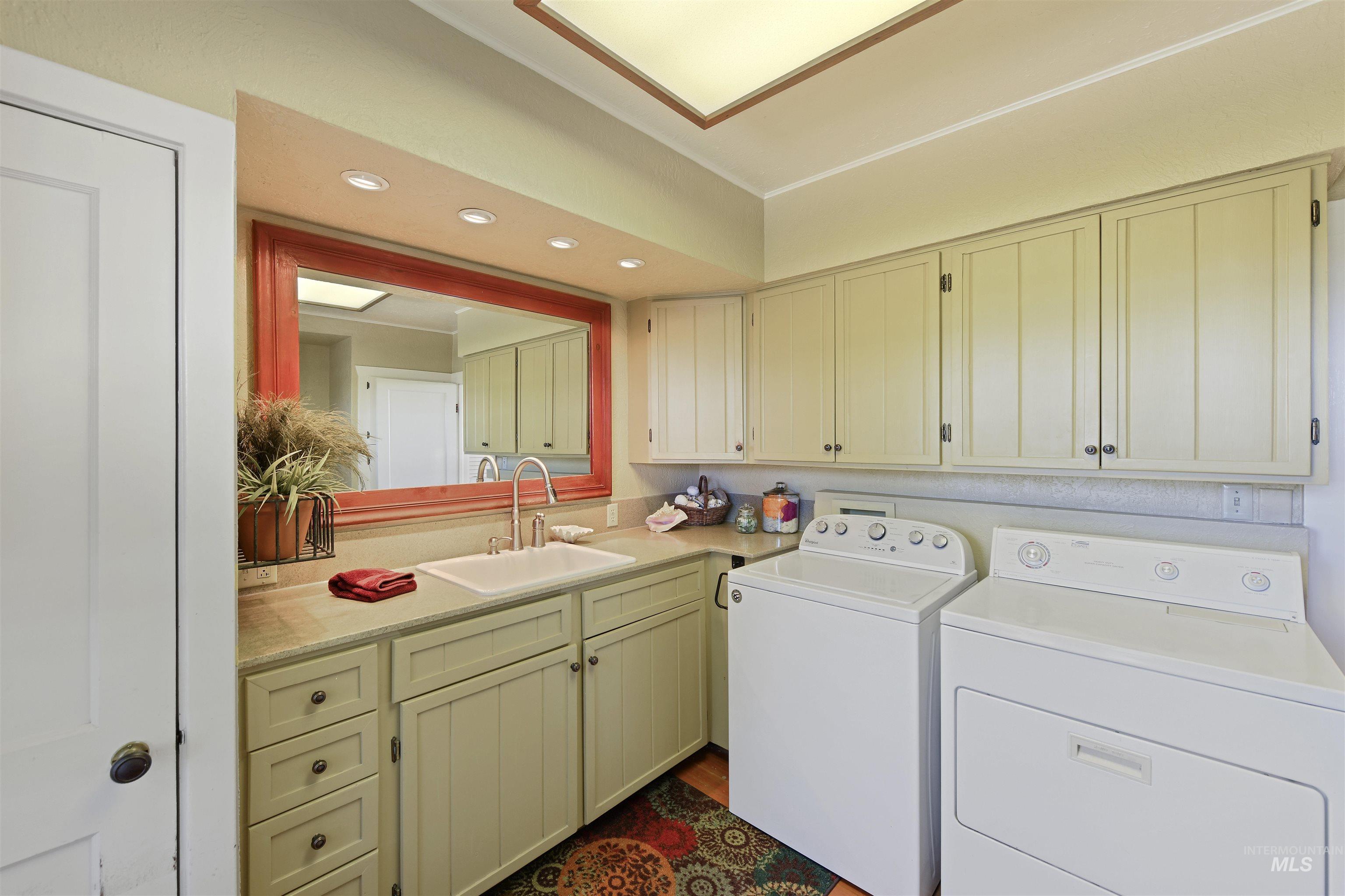 19234 Top Road Caldwell, ID 83607 - Photo 12 of 50 Laundry area with recessed lighting, cabinet space, and washing machine and clothes dryer
