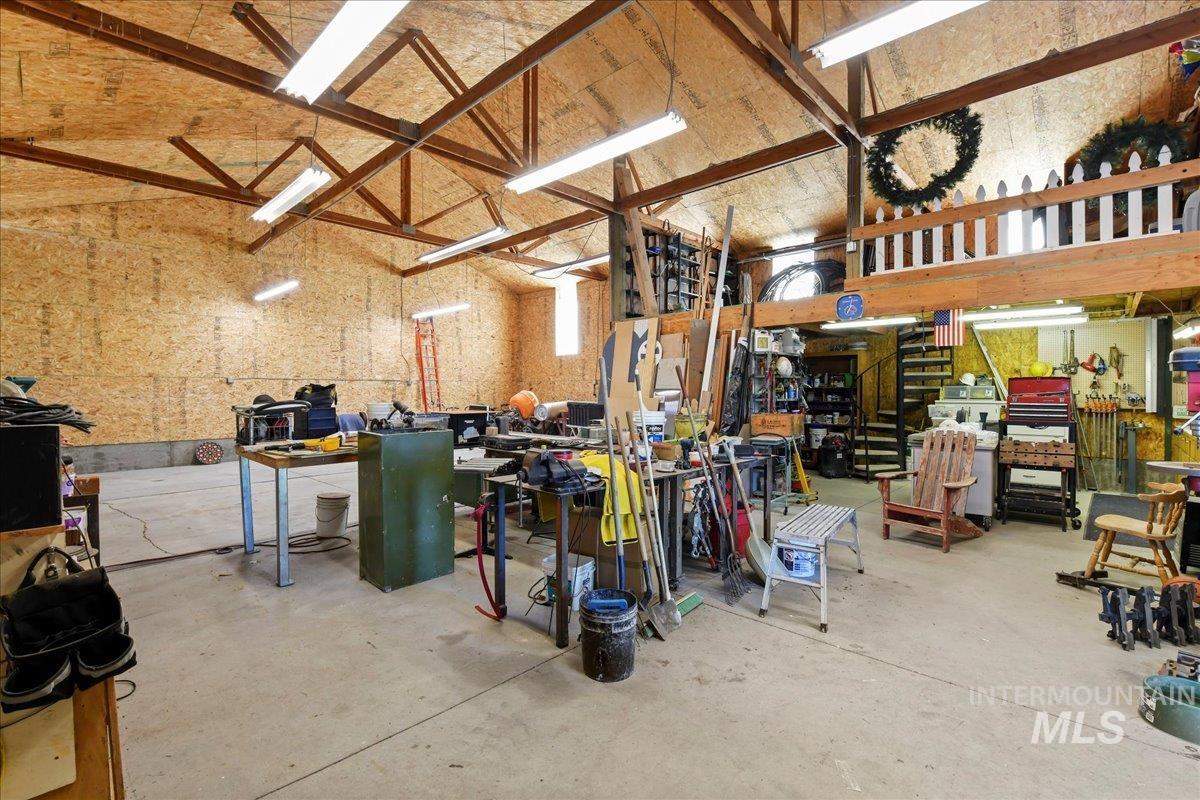 19234 Top Road Caldwell, ID 83607 - Photo 30 of 50 Garage with a workshop area