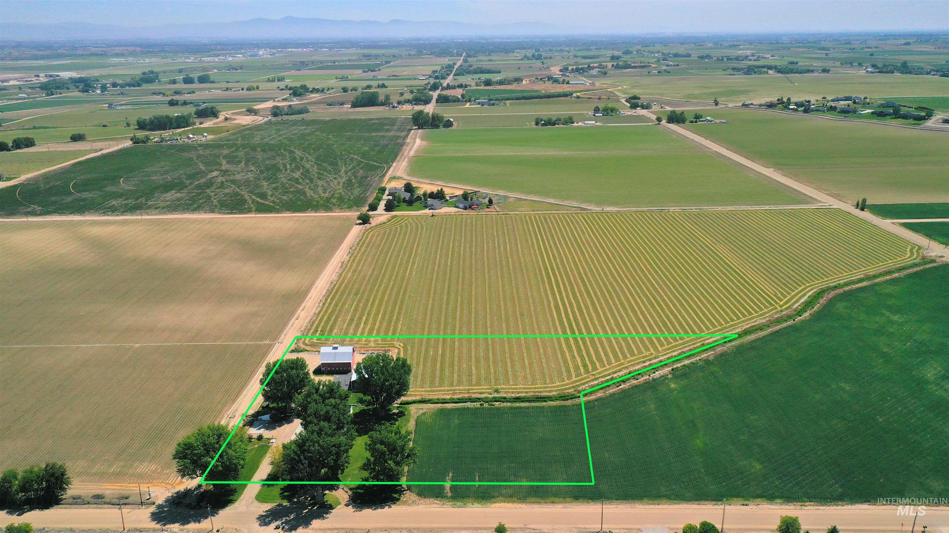 19234 Top Road Caldwell, ID 83607 - Photo 48 of 50 Aerial view of sparsely populated area with large plots for crops and property parcel outlined
