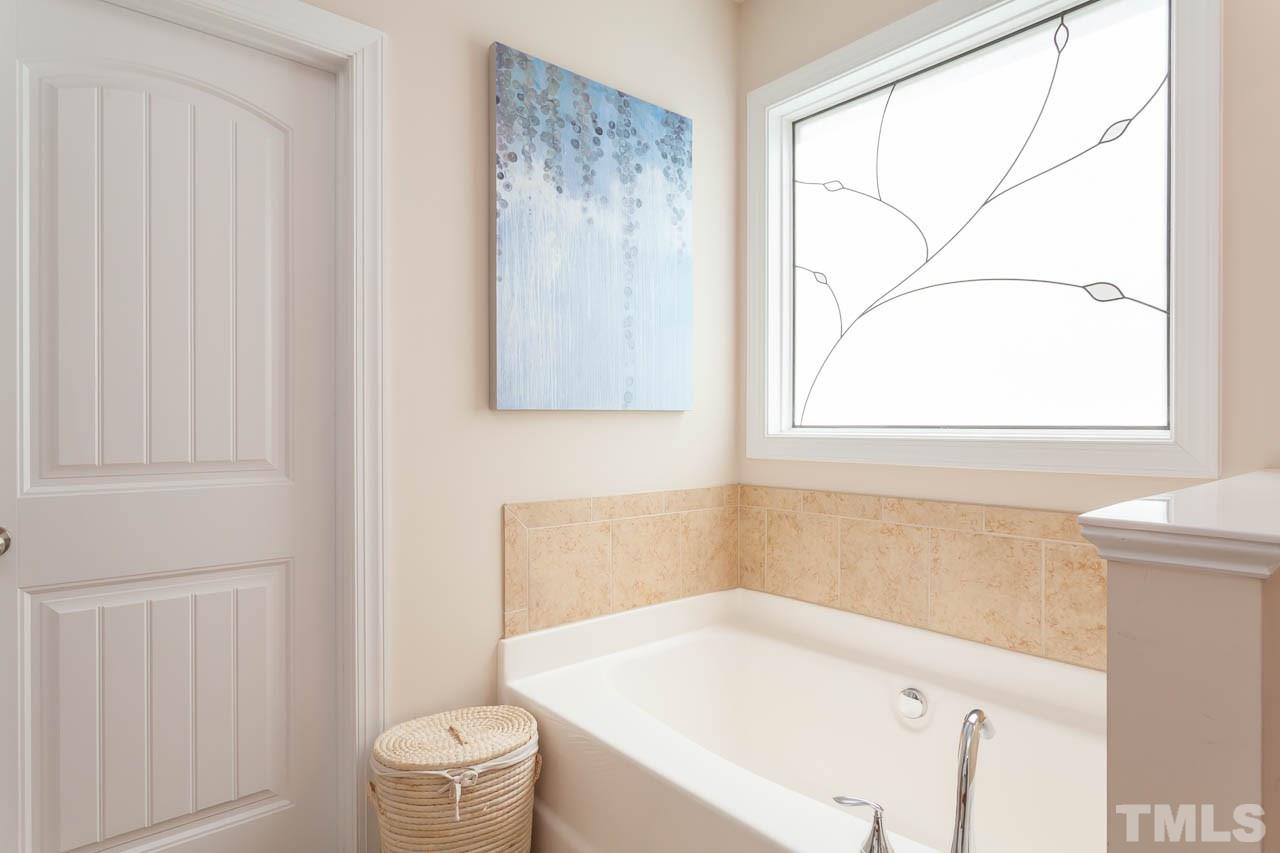 1014 Vino Drive Raleigh, NC 27607 - Photo 18 of 25 a bathroom with a sink and a bathtub