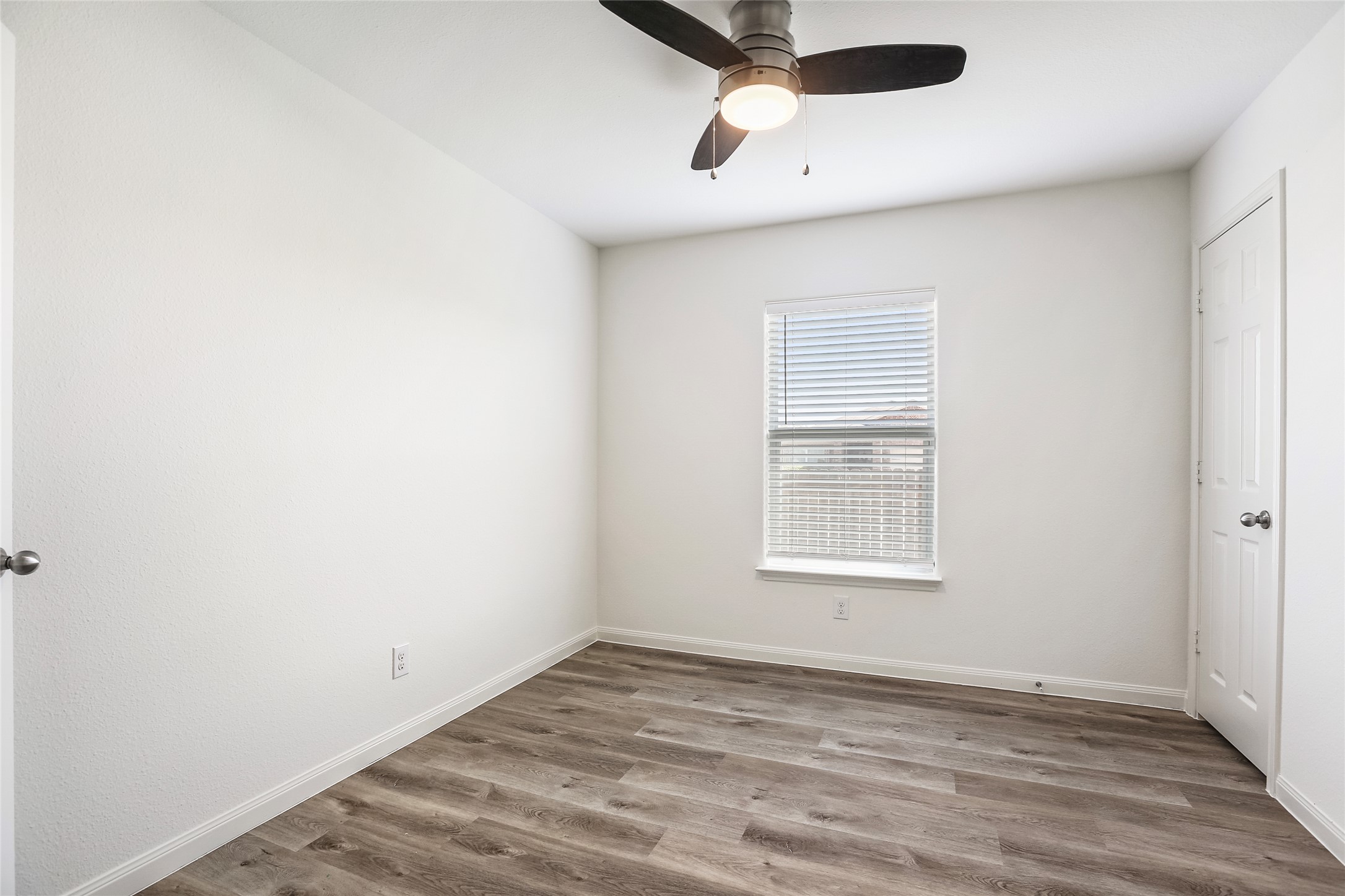 100 Robertson Lane Jarrell, TX 76537 - Photo 19 of 29 Bedroom 2