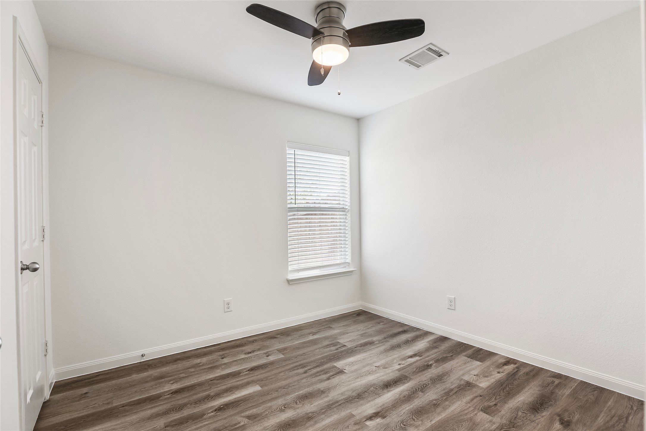 100 Robertson Lane Jarrell, TX 76537 - Photo 20 of 29 Bedroom 3