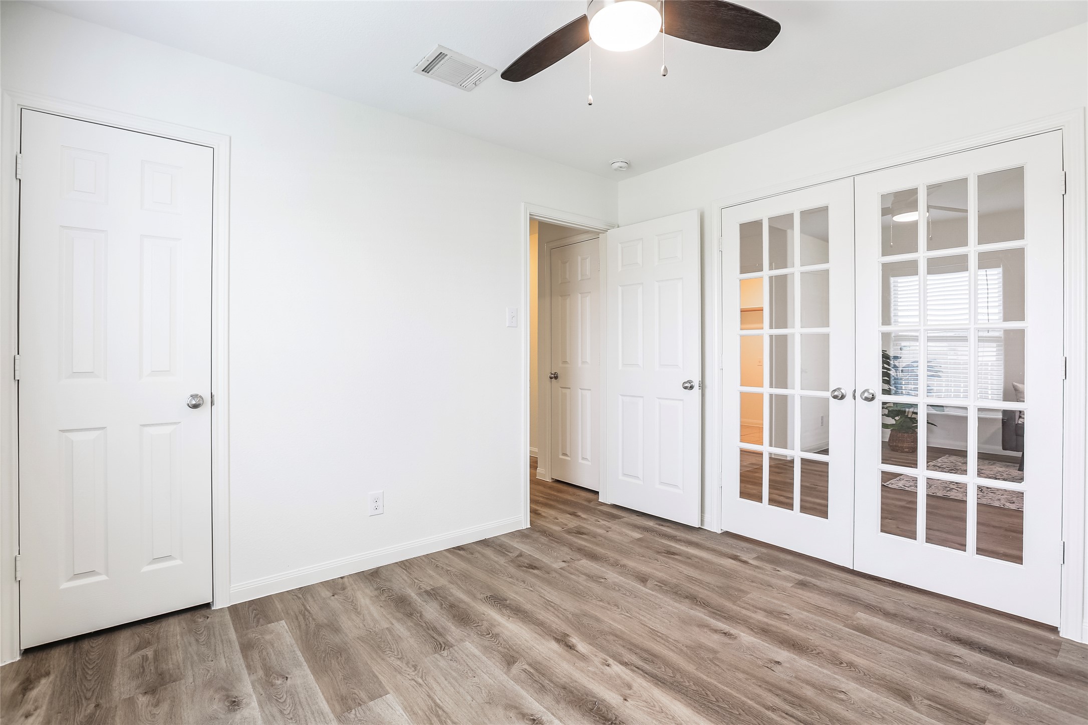 100 Robertson Lane Jarrell, TX 76537 - Photo 22 of 29 Office/Bedroom 4