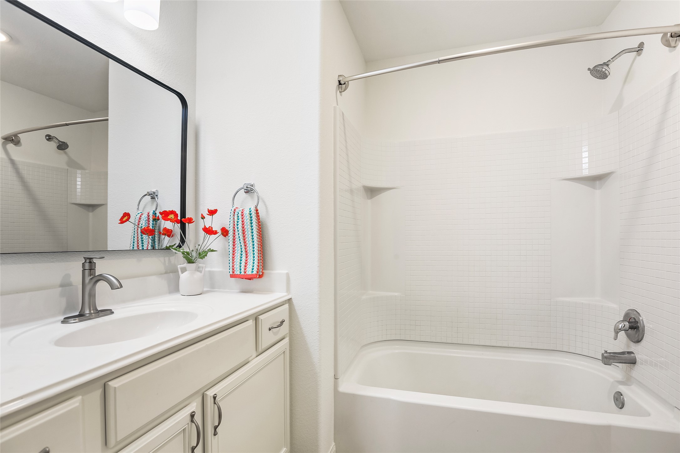 100 Robertson Lane Jarrell, TX 76537 - Photo 23 of 29 Secondary Bathroom