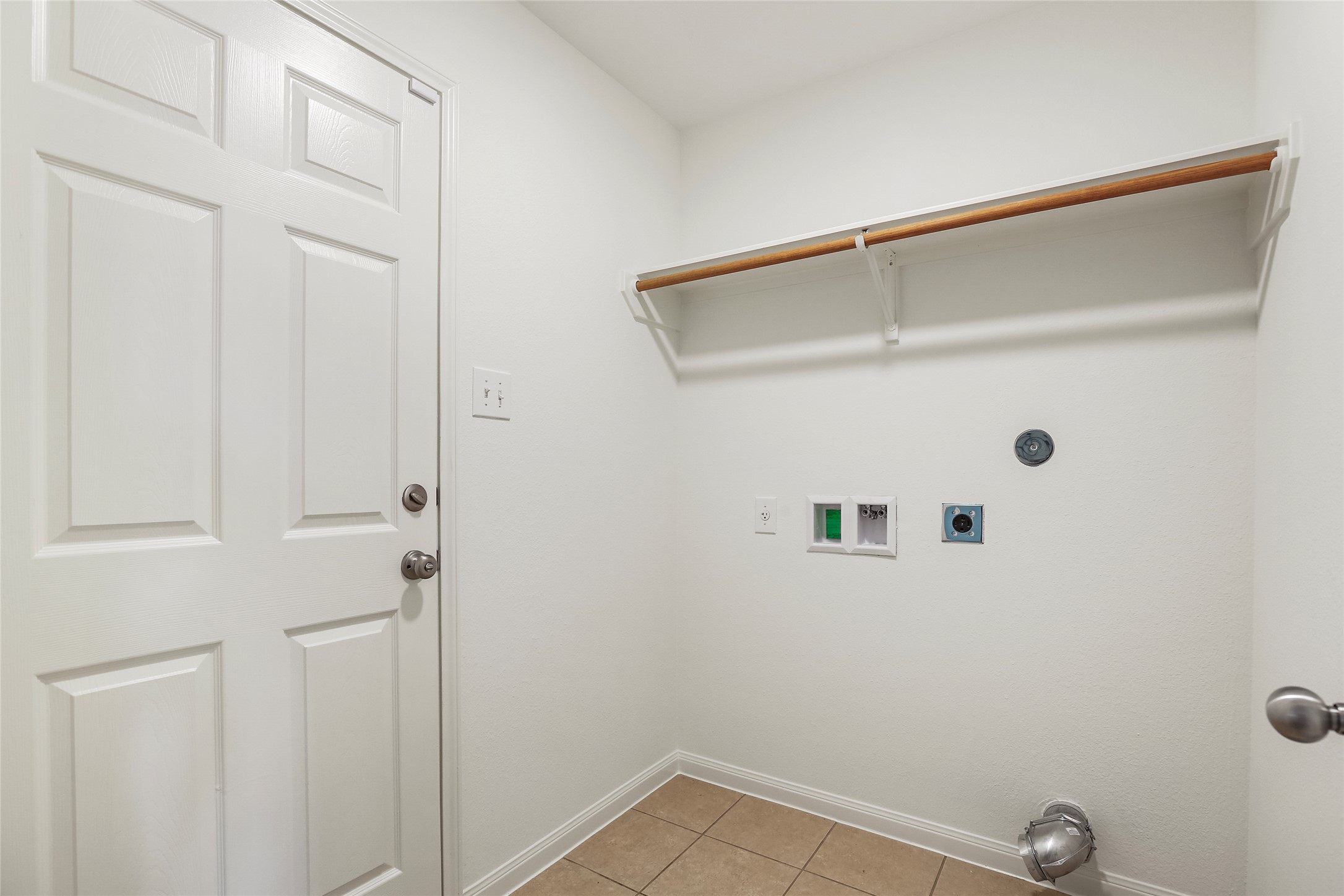 100 Robertson Lane Jarrell, TX 76537 - Photo 24 of 29 Laundry room