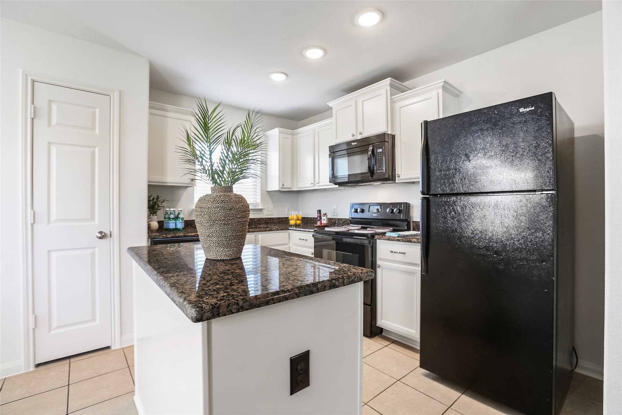 100 Robertson Lane Jarrell, TX 76537 - Photo 8 of 29 Kitchen with island and pantry