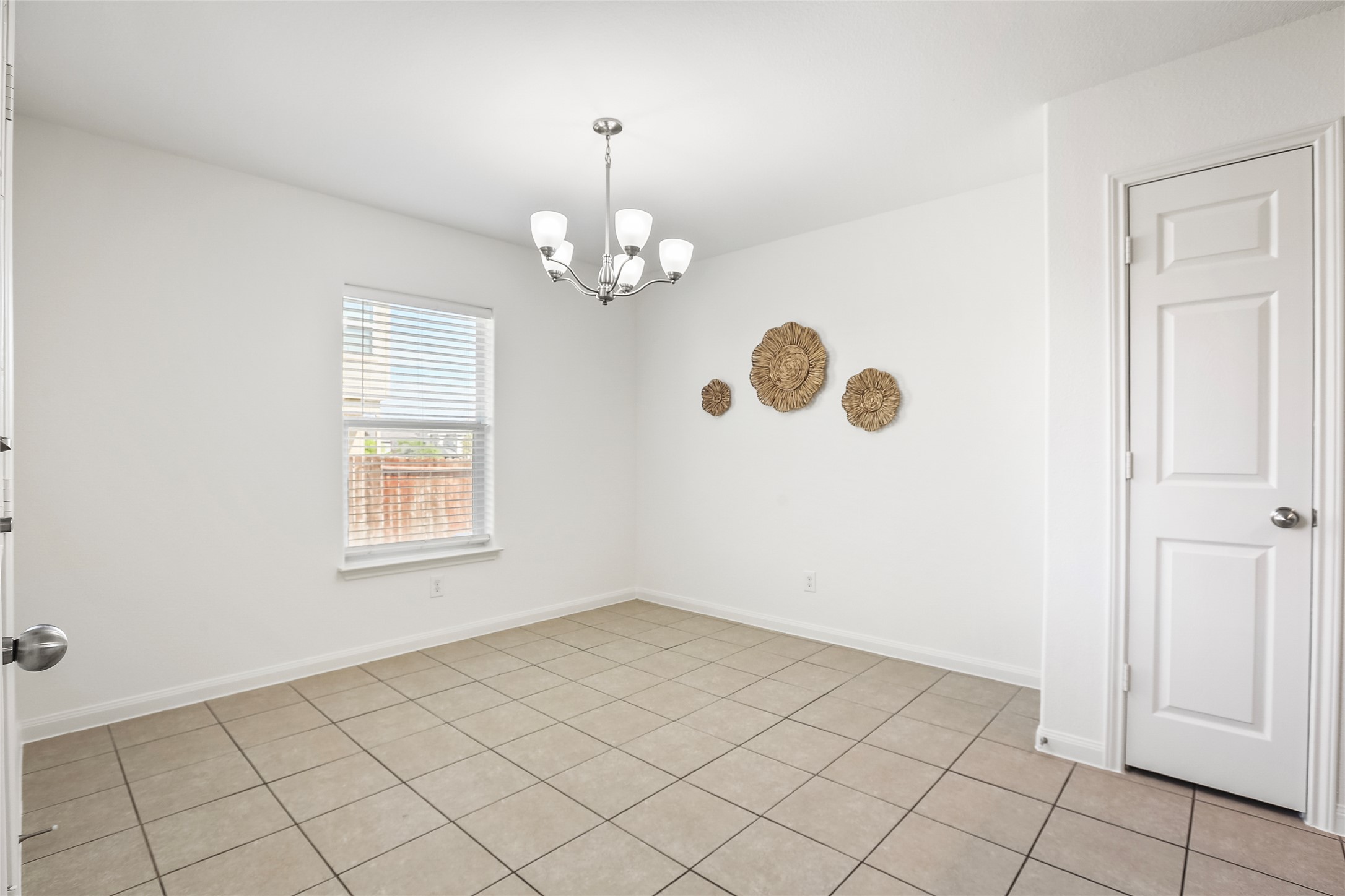 100 Robertson Lane Jarrell, TX 76537 - Photo 10 of 29 Dining area