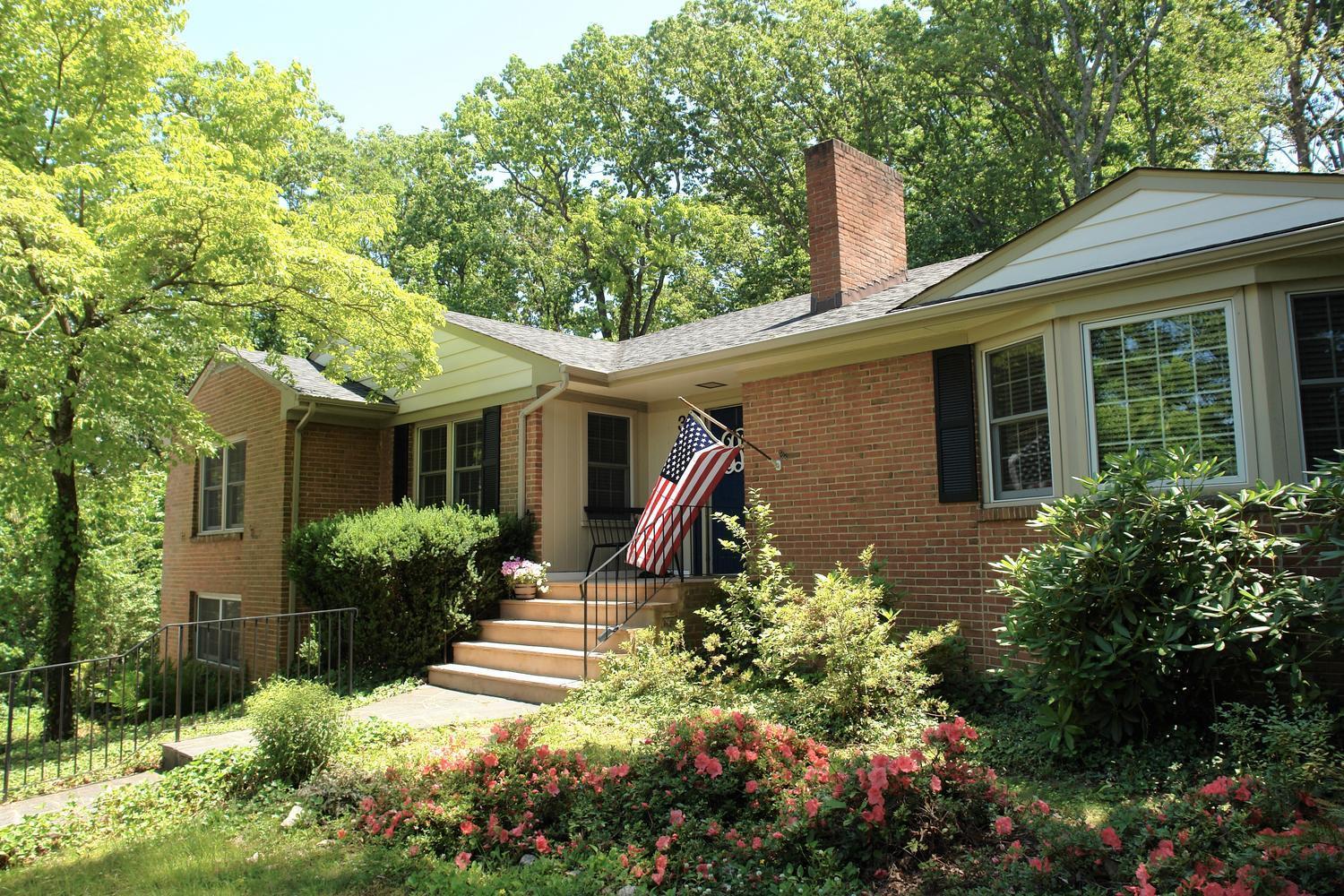 3102 Stoneridge Road Southwest Roanoke, VA 24014 - Photo 2 of 27 3102 Stoneridge Rd SW Roanoke-large-002-