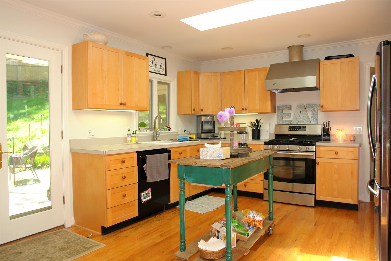 3102 Stoneridge Road Southwest Roanoke, VA 24014 - Photo 10 of 27 3102 Stoneridge Rd SW Roanoke-large-010-