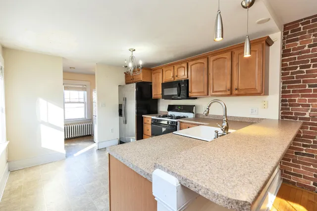 $275,000 | 76 West Merrimack Street, Unit 2, Manchester, NH 03101