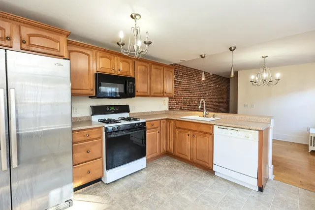 $275,000 | 76 West Merrimack Street, Unit 2, Manchester, NH 03101