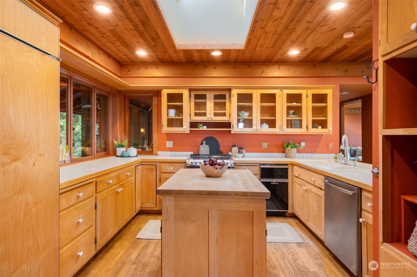 2011 North Bluff Road Greenbank, WA 98253 - Photo 11 of 39 Gallery Image 11