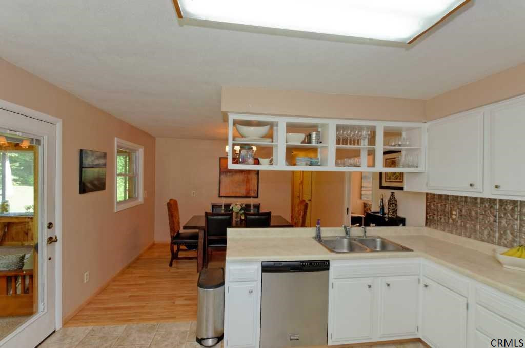 1029 Atateka Road Niskayuna, NY 12309 - Photo 17 of 25 Photo 17