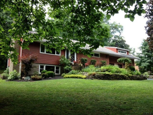 1029 Atateka Road Niskayuna, NY 12309 - Photo 3 of 25 Photo 3