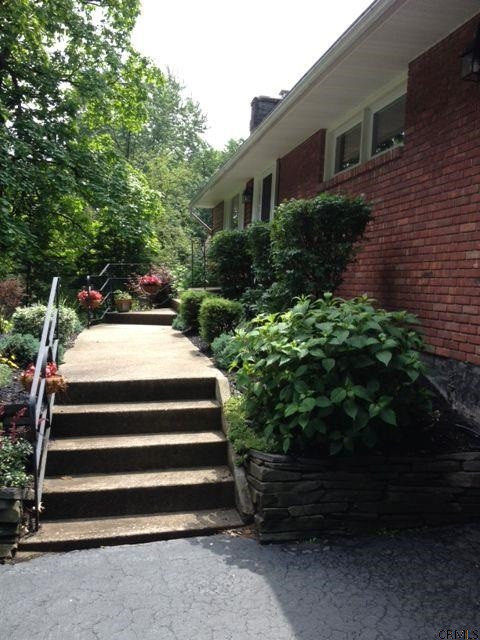 1029 Atateka Road Niskayuna, NY 12309 - Photo 4 of 25 Photo 4