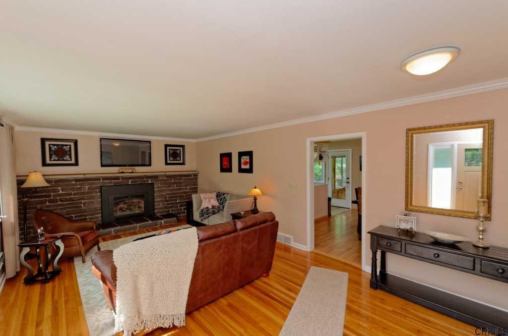 1029 Atateka Road Niskayuna, NY 12309 - Photo 9 of 25 Photo 9