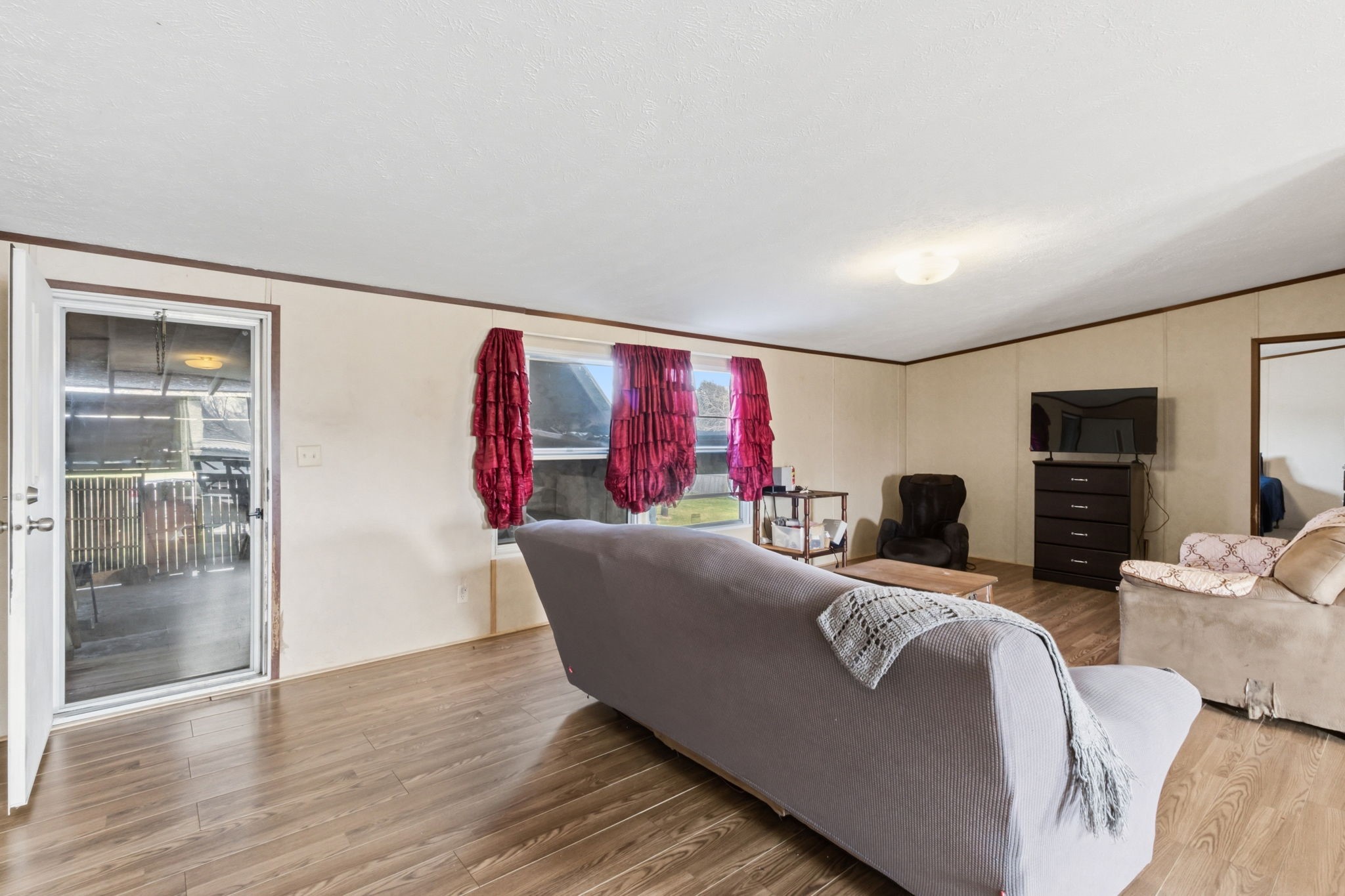 3412 Huffman-Eastgate Road Huffman, TX 77336 - Photo 14 of 43 a living room with furniture and a flat screen tv