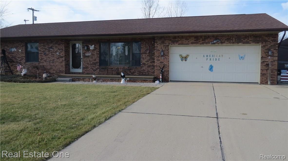 30550 Fort Road Rockwood, MI 48173 - Photo 2 of 31 IMG_9573.JPG