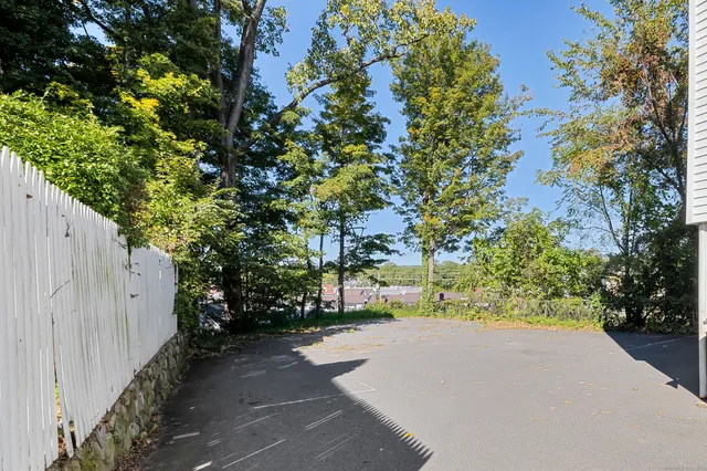 $1,975 | 245 Oakland Street, Bristol, CT 06010