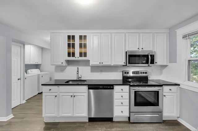 $1,975 | 245 Oakland Street, Bristol, CT 06010