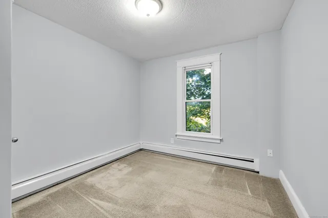 $1,975 | 245 Oakland Street, Bristol, CT 06010