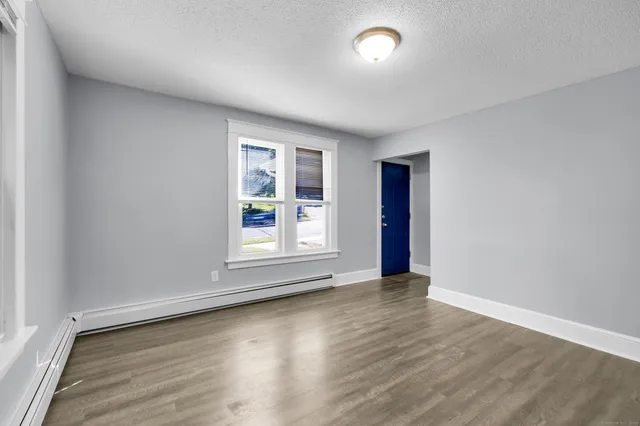 $1,975 | 245 Oakland Street, Bristol, CT 06010