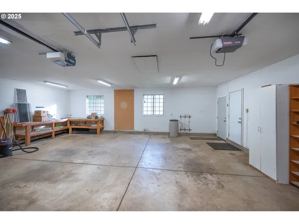 a view of a yard with a house