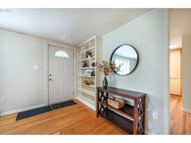 a view of a livingroom with furniture