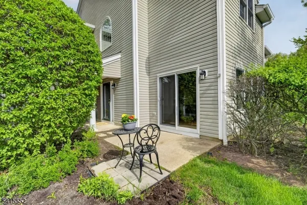 $640,000 | 33 Four Oaks Road, Bedminster, NJ 07921