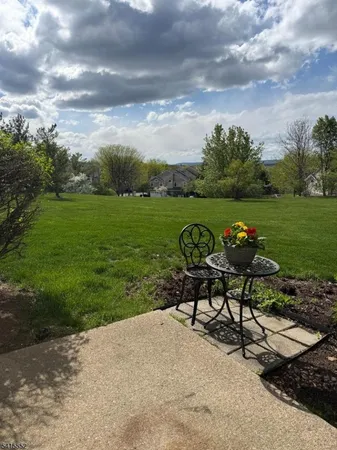 $640,000 | 33 Four Oaks Road, Bedminster, NJ 07921
