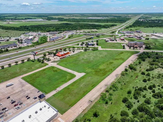 a view of a tennis court