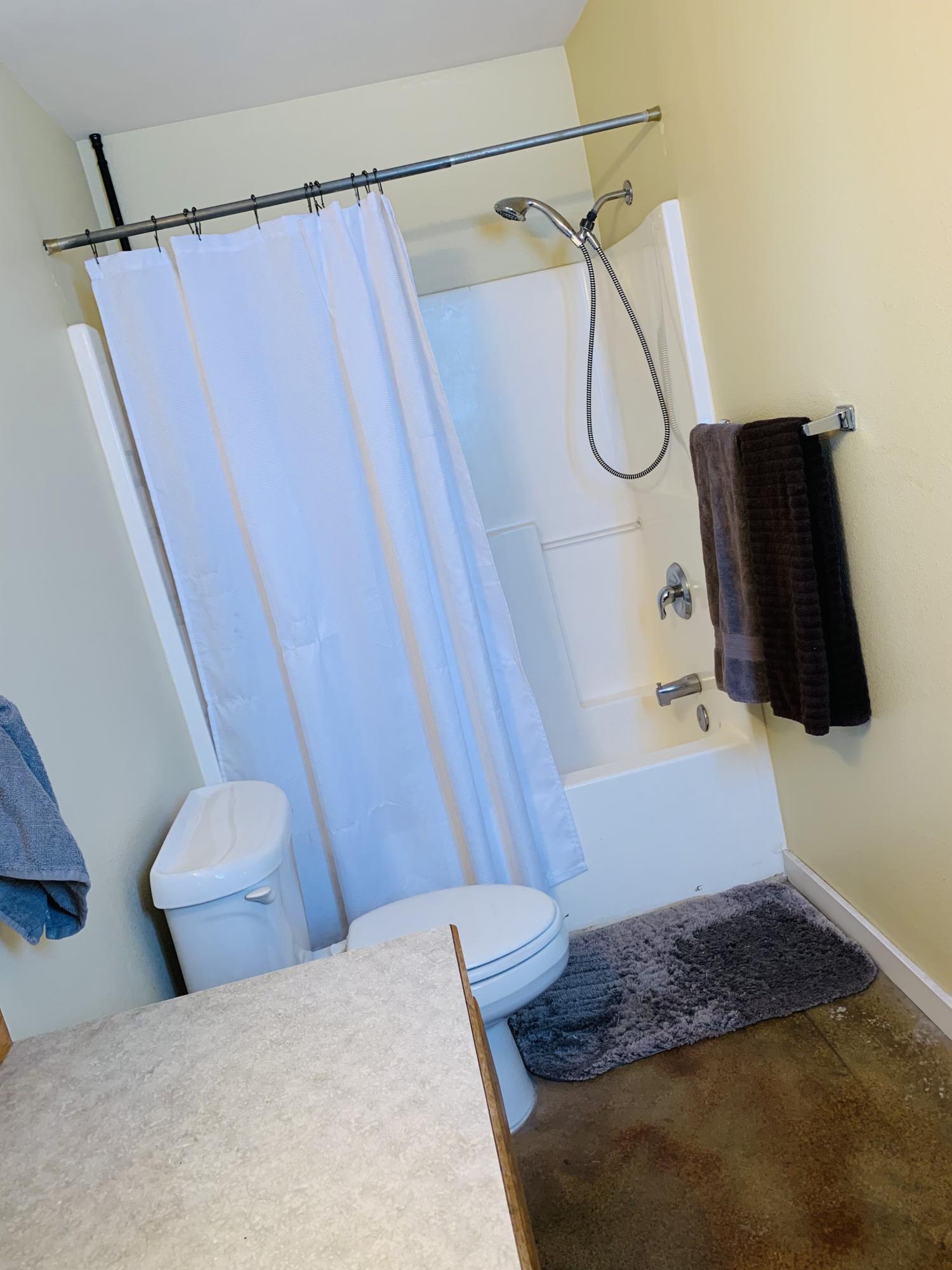 566 5th Street Metolius, OR 97741 - Photo 35 of 39 Main bedroom bath