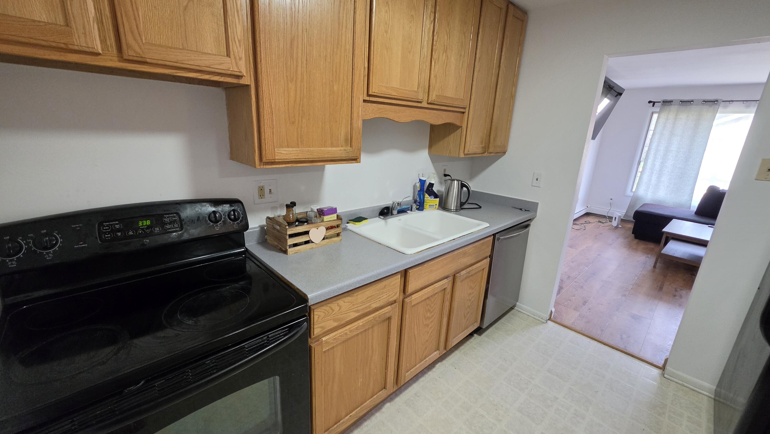 139 Heidel Road, Unit 7 Thiensville, WI 53092 - Photo 8 of 18 Kitchen