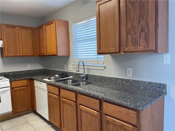 $1,750 | 5934 Community Drive, Corpus Christi, TX 78412