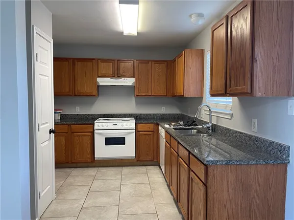 $1,750 | 5934 Community Drive, Corpus Christi, TX 78412