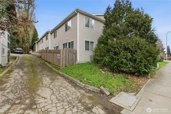 $389,900 | 13349 Ambaum Boulevard Southwest, Burien, WA 98146