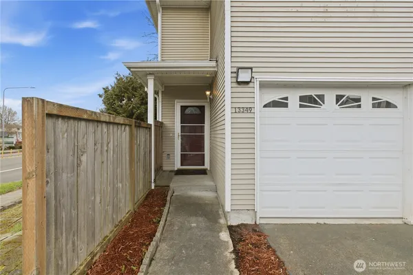 $389,900 | 13349 Ambaum Boulevard Southwest, Burien, WA 98146