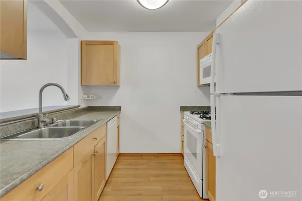 $389,900 | 13349 Ambaum Boulevard Southwest, Burien, WA 98146
