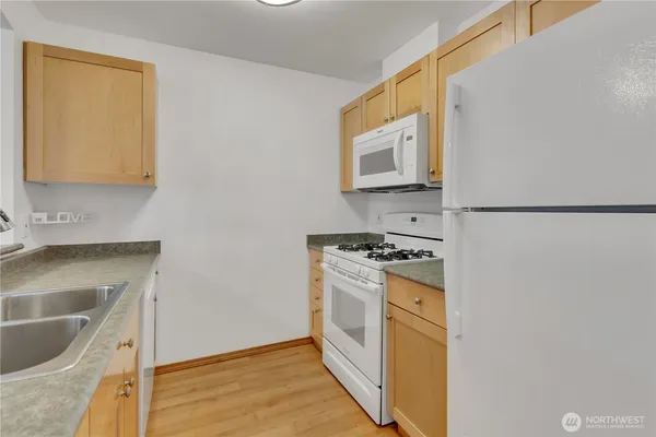 $389,900 | 13349 Ambaum Boulevard Southwest, Burien, WA 98146