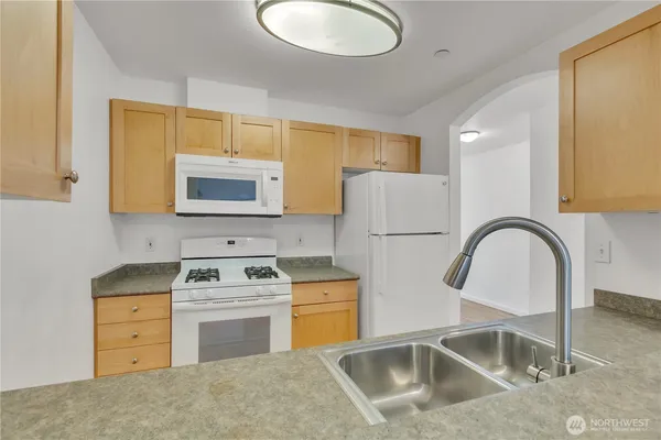 $389,900 | 13349 Ambaum Boulevard Southwest, Burien, WA 98146
