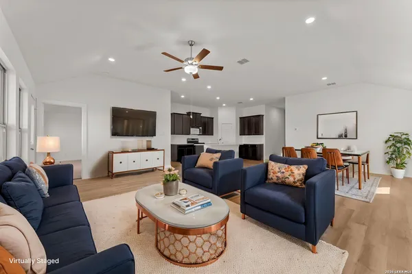 $363,040 | 2914 Midlothian Way, Converse, TX 78109