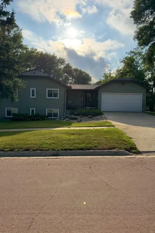 $263,500 | 704 Miller Avenue, Windom, MN 56101